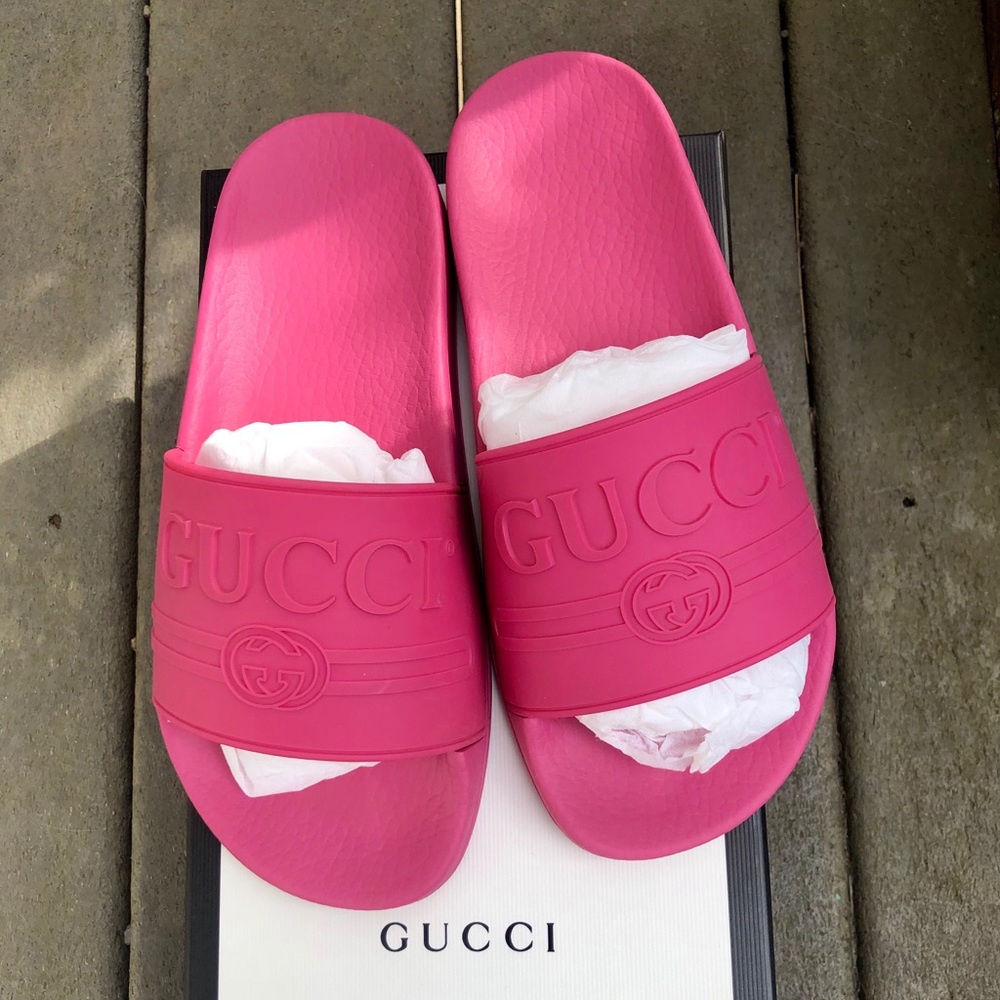 Fuchsia rubber Gucci slides size 36 new in a box